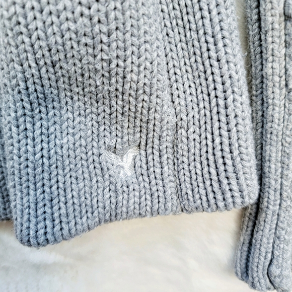 🕊️American Eagle Gray Zip Up Sweater size Small - Picture 3 of 4